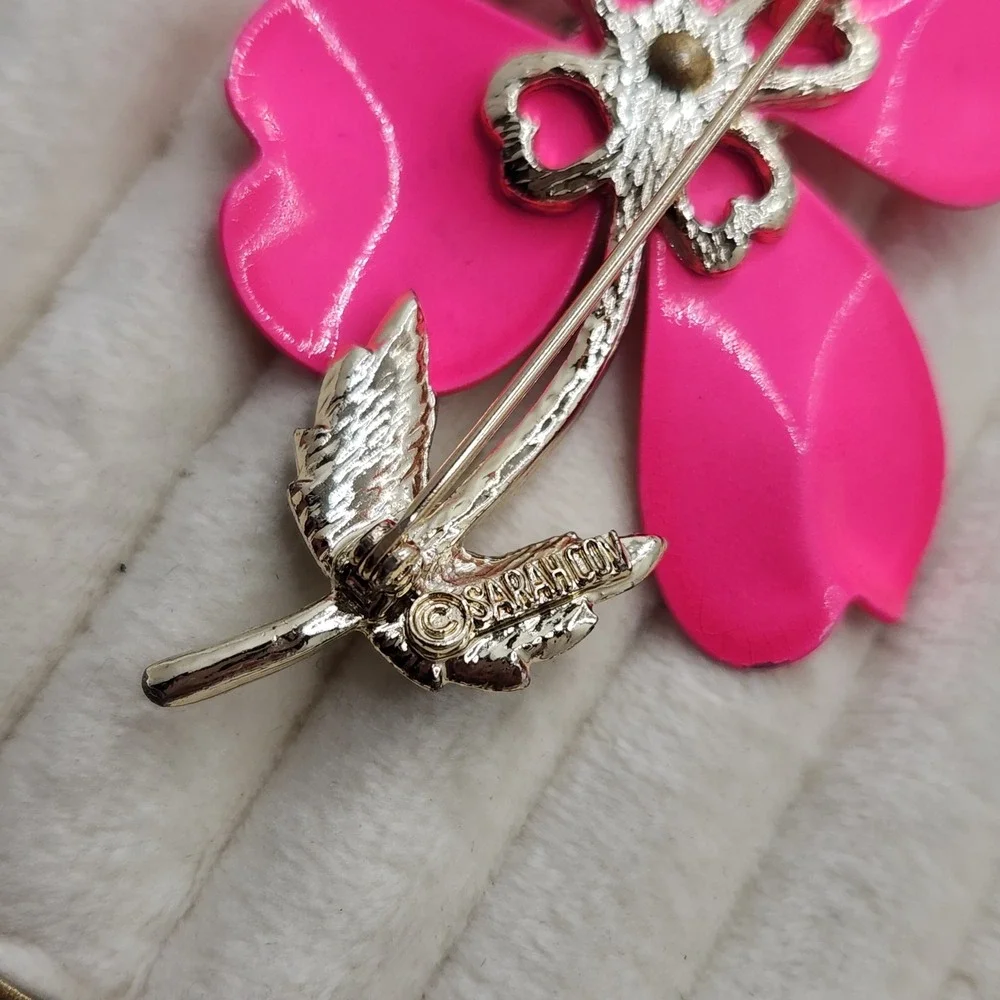 Vintage Hot Pink Enamel Flower Brooch 1960s Sarah Coventry Mod Pop Art Pin